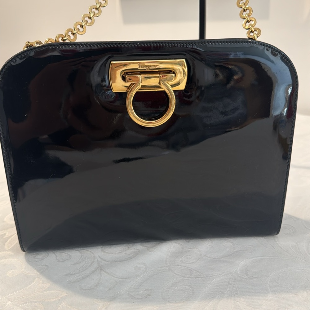 Salvatore Ferragamo Black Patent Leather Gold Chain Shoulder Bag - Picture 2 of 13